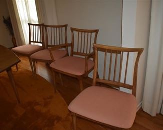 Lammert Furniture Company Mid Century Modern Dining Table and 4 Chairs - Includes: 2 Leaves and Padding