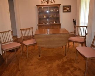 Lammert Furniture Company Mid Century Modern Dining Table and 4 Chairs - Includes: 2 Leaves and Padding
