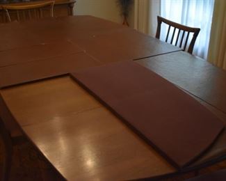 Lammert Furniture Company Mid Century Modern Dining Table and 4 Chairs - Includes: 2 Leaves and Padding