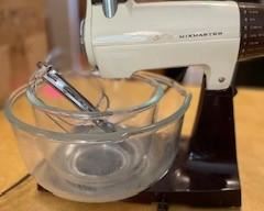 Vintage 1970's Sunbeam Mixmaster 12-Speed