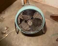 Vintage Lakewood “Country Aire” S-10 628 Teal Blue Metal Blade Fan Mid Century 1961