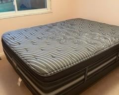 Beautyrest Black Queen Mattress - great condition!