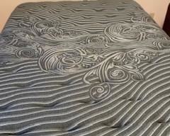 Beautyrest Black Queen Mattress - great condition!