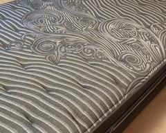Beautyrest Black Queen Mattress - great condition!