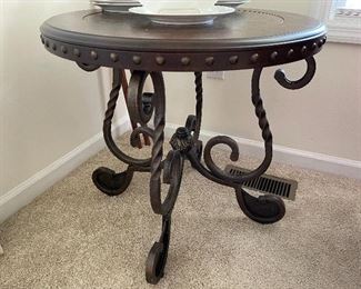 Ahsley home furniture side table, excellent new condition!