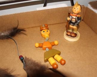 Bakelite crib toy, Hummel