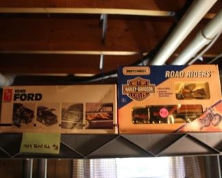 Ford model car kit, Harley Davidson