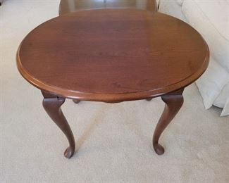  Thomasville side table very good condition