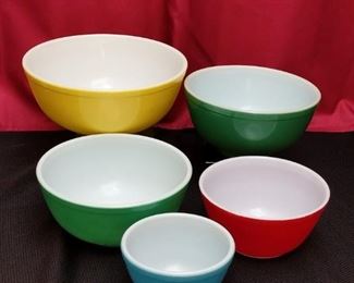 010 Pyrex Mixing Bowls