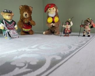 Austrian Hedgehogs Scottish Monkeys