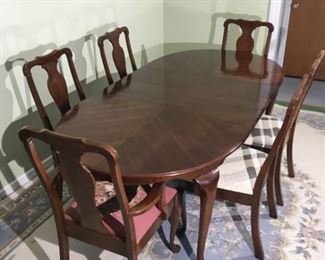Dining Room Table and 6 Chairs