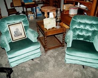 Pair Arm Chairs End Table & Antique Frames & Oil Lamp