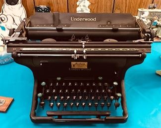Vintage Underwood Typewriter 