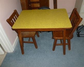 Cute vintage kids table & chairs