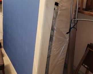 $250.00, Queen Tempur pedic adjustable queen bed vg condition