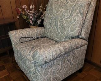 $250.00, Like new electric recliner