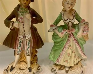 #1100A - Pair of figurines - $10