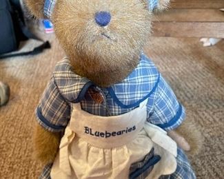 #1233G - Boyd’s Bears Bluebearies with stand - $10