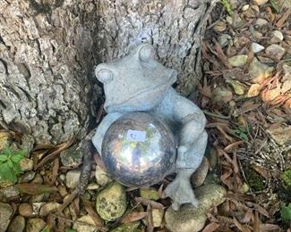 #1281. Frog with gazing ball $3