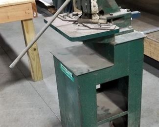 Tennsmith 90 Degree Heavy Duty Notcher, 45" x 17.5" x 30"