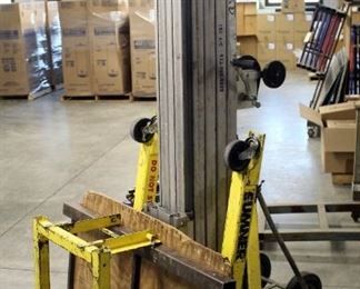 Sumner Mfg Contractor Lift, Series 2124, 24' Height Capacity, 650lb Load Capacity