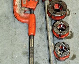 Ridgid Ratcheting Pipe Threaders, With Die Heads, And Pipe Cutter, No 2A