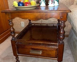 Drexel Heritage end table 