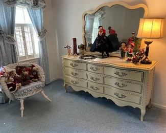 Drexel 9 drawer dresser with mirror (vintage)
