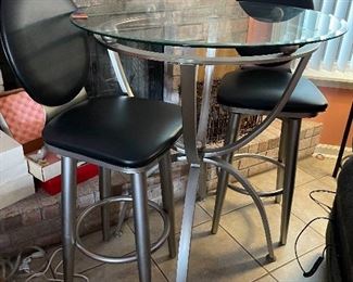 $295 Bistrot table with 2 barstools 