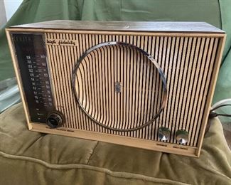 Vintage Zenith radio - works!
