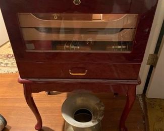 003 Humidor And Spitoon