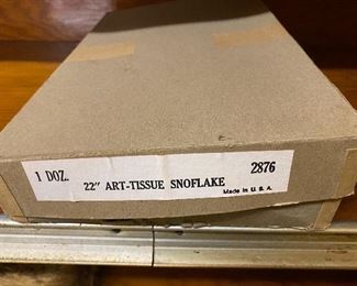 Vintage Art Tissue Snoflakes