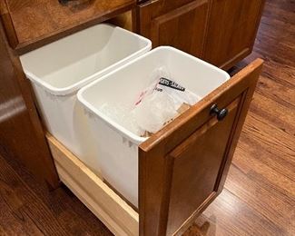 Includes pull-out wastebasket drawer!