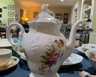 set of dishes in this pattern