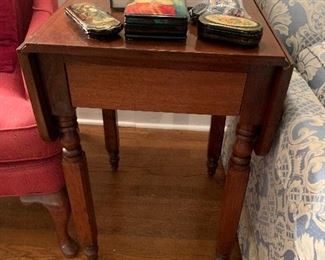 Drop leaf work table