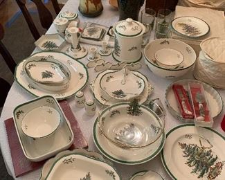 Spode Christmas dishes accessories, plus place settings