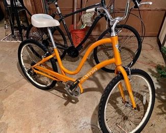 Electra Townie step-thru 7D cruiser bicycle with Shimano brakes in excellent condition! From Peachtree Bikes
