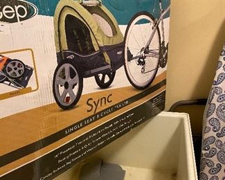 Instep sync single seat pull behind cycle carrier
