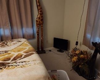 7ft giraffe and tv
