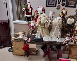 Santa clauses and other Christmas stuff 