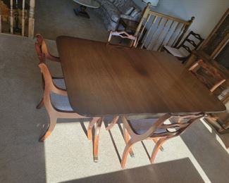 Drexel Dining Room Table, 3 Extra Leaves and Table Pads. 2 Armchairs, 4 Side Chairs