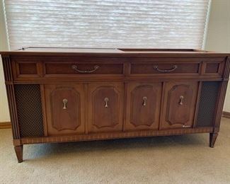 1960's Console - Magnavox Astro-Sonic Stereo AM/FM Record Player, Built-in Speakers, and Storage