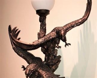 LARGE EAGLE TABLE LAMP HEAVY