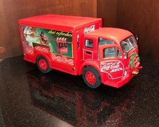 COLLECTOR COCA COLA DELIVERY CHRISTMAS TRUCK
