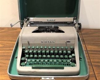 ROYAL PORTABLE TYPEWRITER