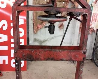 ANTIQUE WEAVER 20 TON PRESS