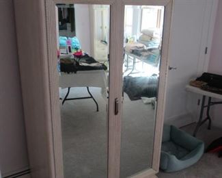 Mirrored door wardrobe 