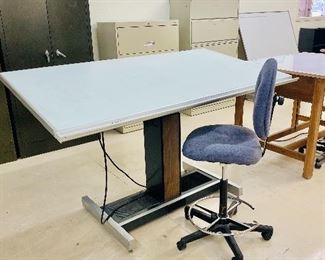 Hamilton table and chair