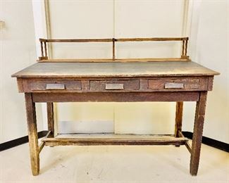 19th c. Oak Plantation desk