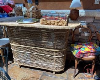 Wicker Bar Stand